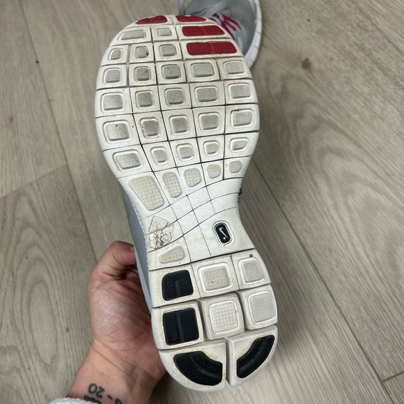 Nike Women’s Free 5.0 Wolf Grey/Pink Running Shoes - Picture 4 of 5